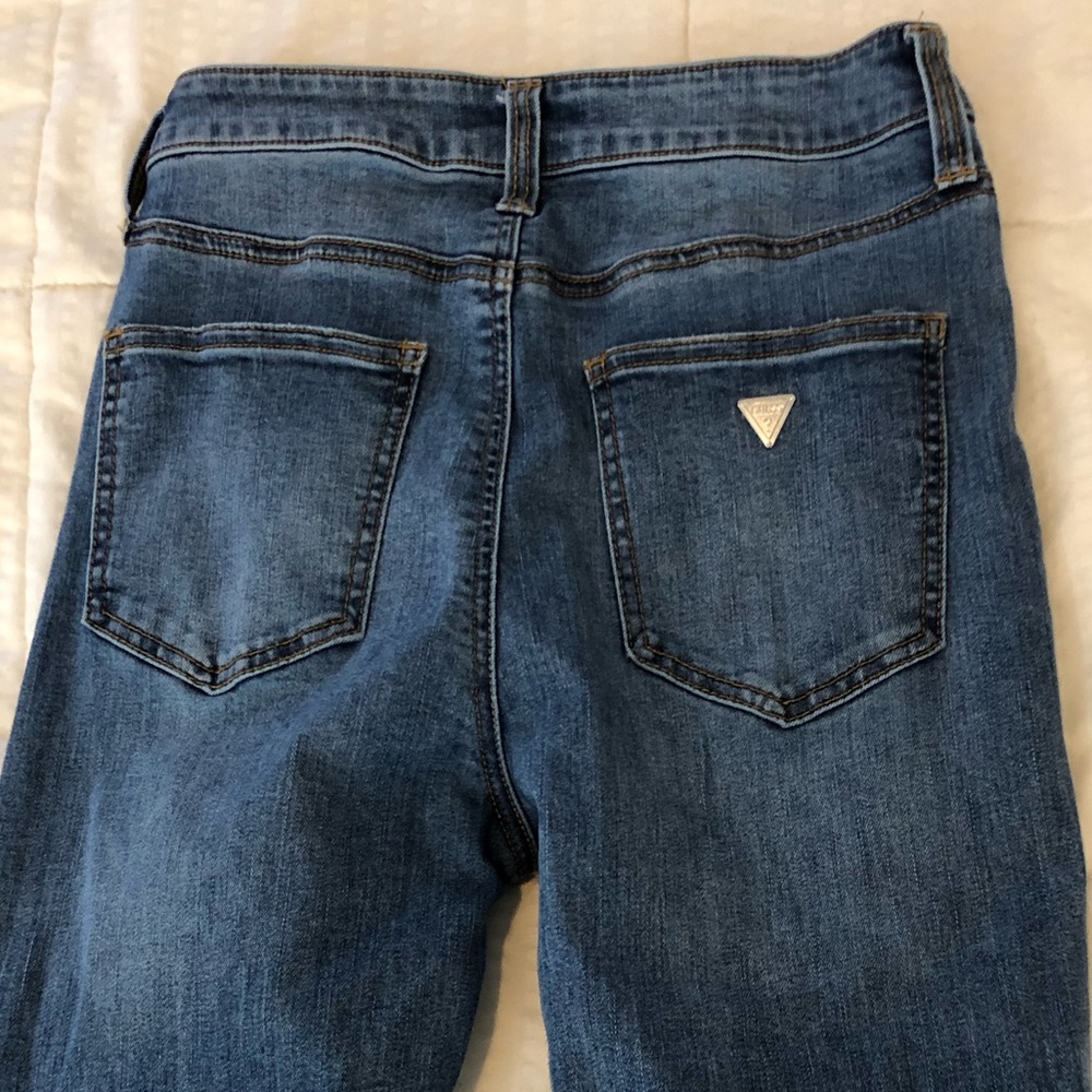 Guess high rise ripped jeans, mild skinny fit,sz27